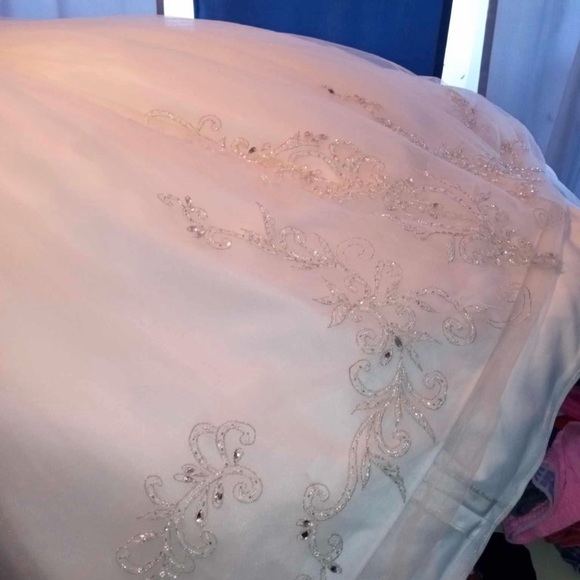 Ball gown, wedding dress, white, sweetheart top - Picture 1 of 6